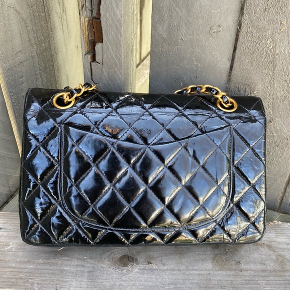 ⭐️BEAUTIFUL⭐️ CHANEL CLASSIC FLAP BAG MEDIUM 9 INCHES🔥 100% Authentic patent - Picture 4 of 17